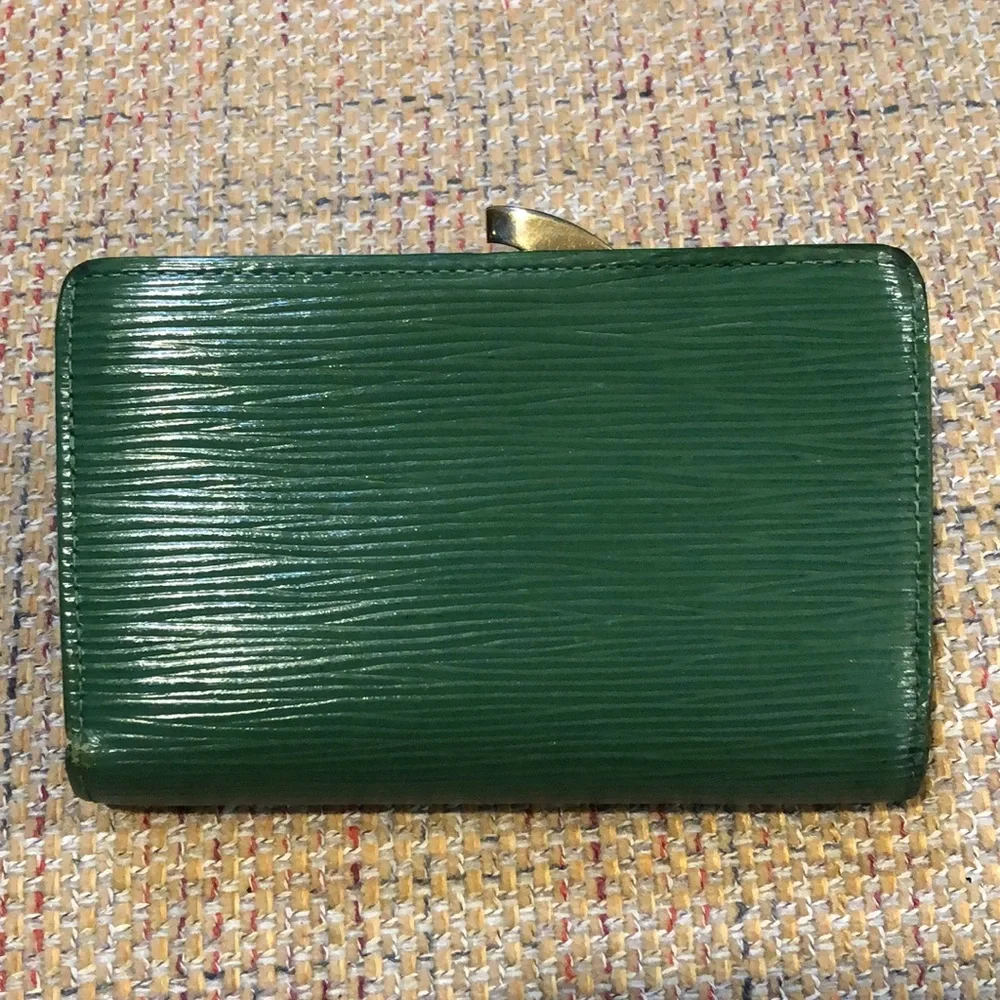 LOUIS VUITTON Green EPI Kiss Lock Wallet Porte Monnaie Viennois MI0966